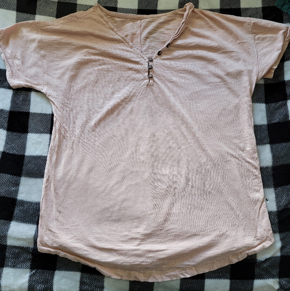 Knox Rose tee, size medium